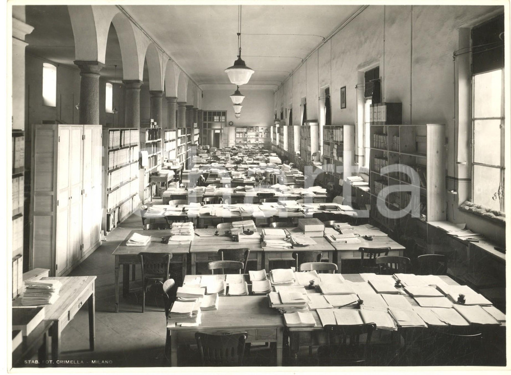 Fotografia d epoca originale 1942 MILANO Ufficio anagrafe  Una sala  Fotografia 24x18 cm 1