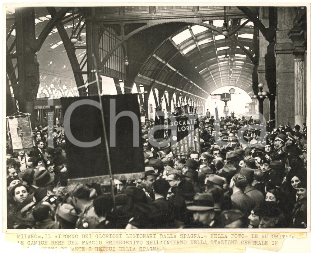 Fotografia d epoca originale 1938 MILANO Stazione Centrale  Ritorno dei legionari dalla Spagna Foto 24x18 1