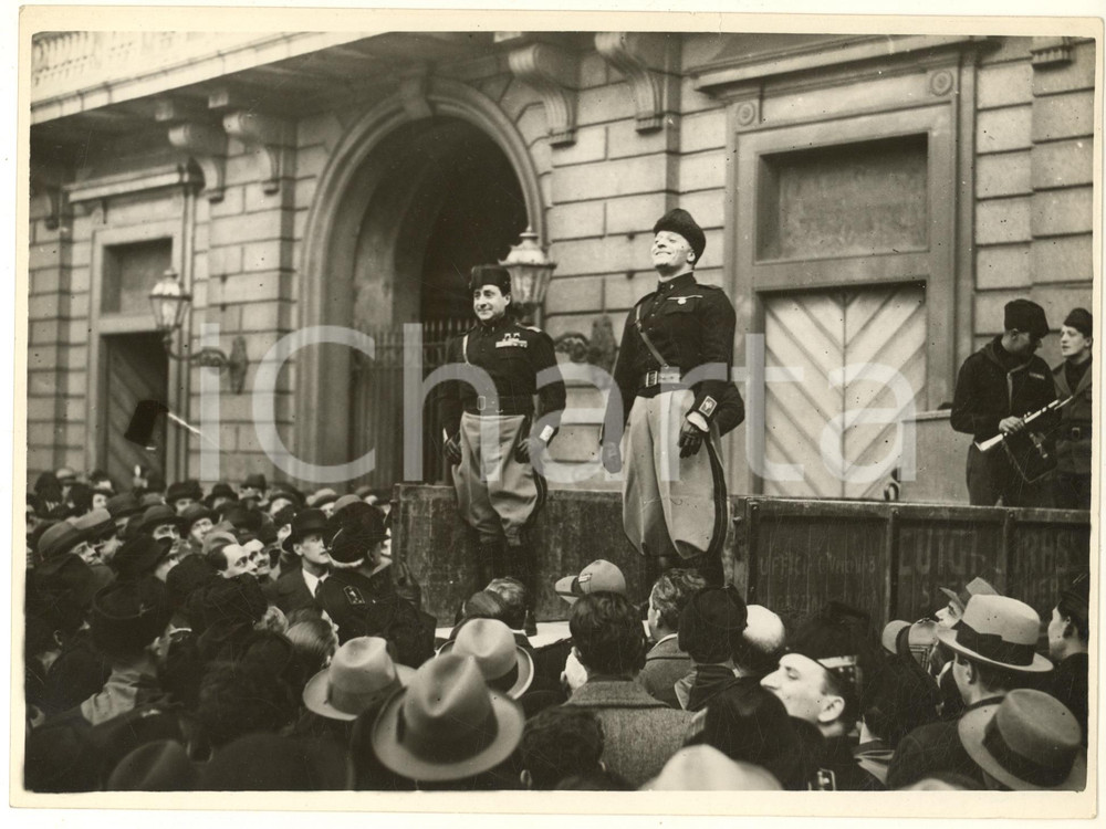 Fotografia d epoca originale 1933 MILANO Piazzetta Reale  Erminio BRUSA Achille STARACE  Adunata del Fascio 1