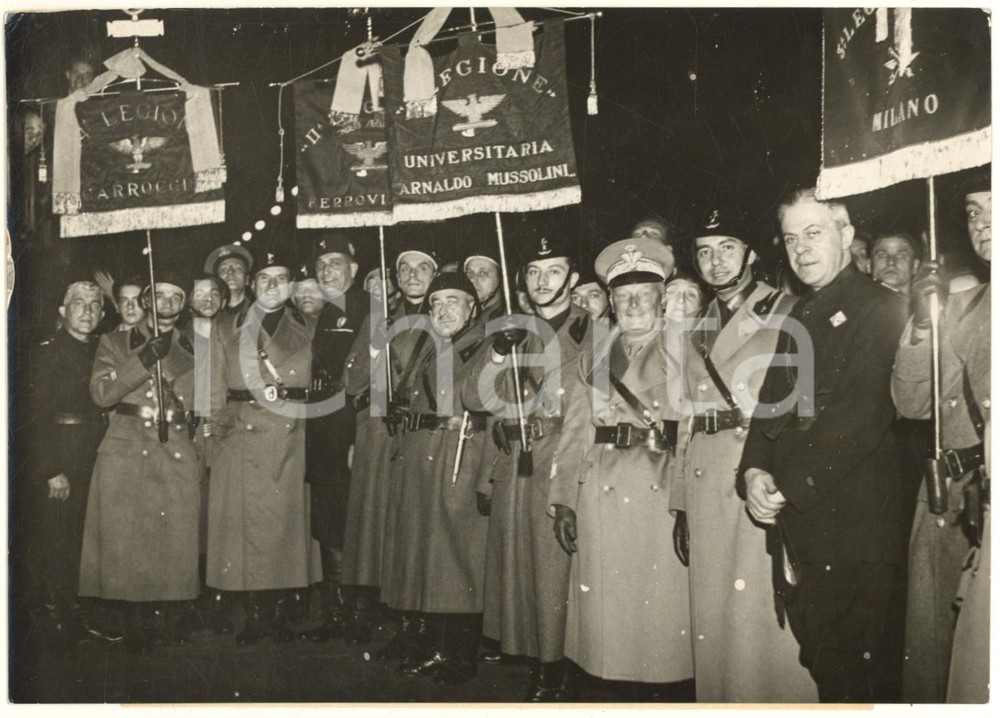 Fotografia d epoca originale 1937 MILANO Partenza labari per Roma  Rino PARENTI Giuseppe MARZANO Foto 1