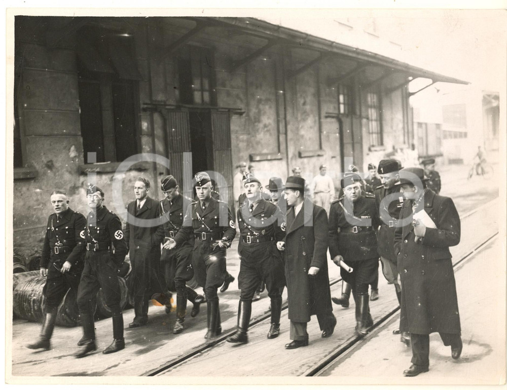 Fotografia d epoca originale 1938 MILANO BICOCCA Commissione del Fronte del Lavoro visita sede PIRELLI 1