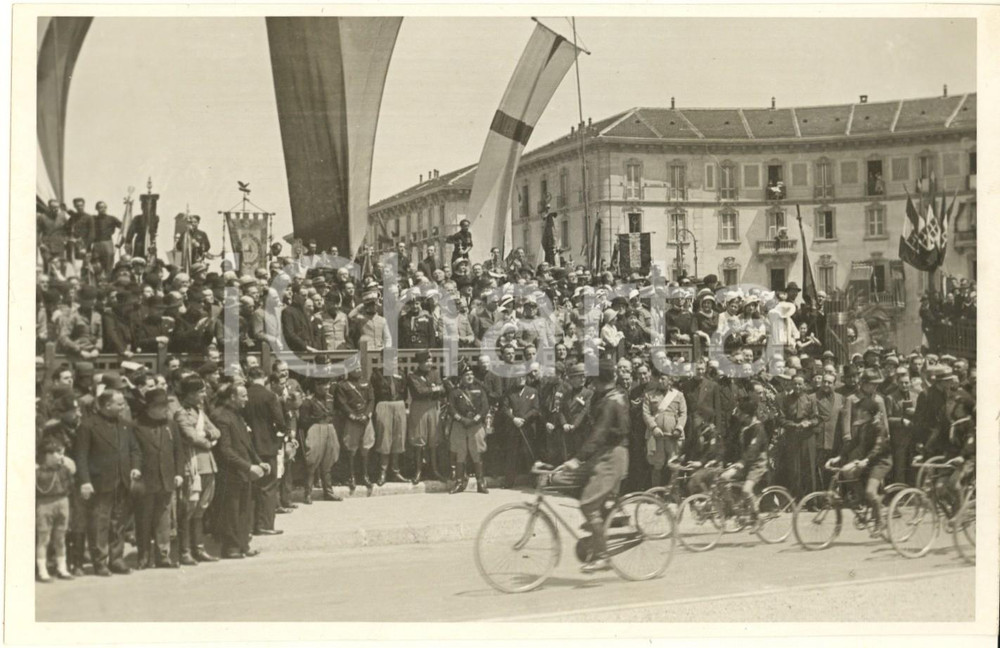 Fotografia d epoca originale 1933 MILANO Achille STARACE passa in rassegna i fasci giovanili Foto 1