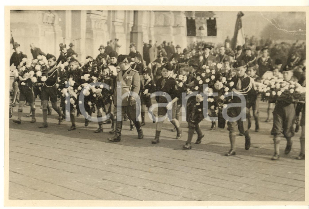 Fotografia d epoca originale 1932 MILANO Riti della Vittoria  Balilla con acqua del Piave e zolle del Carso 1