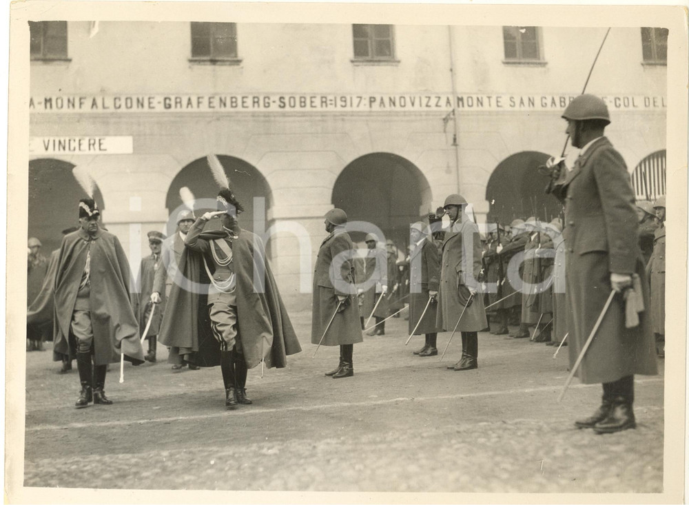 Fotografia d epoca originale 1936 MILANO Caserma Garibaldi  Duca di Bergamo assume comando Divisione Legnano 1