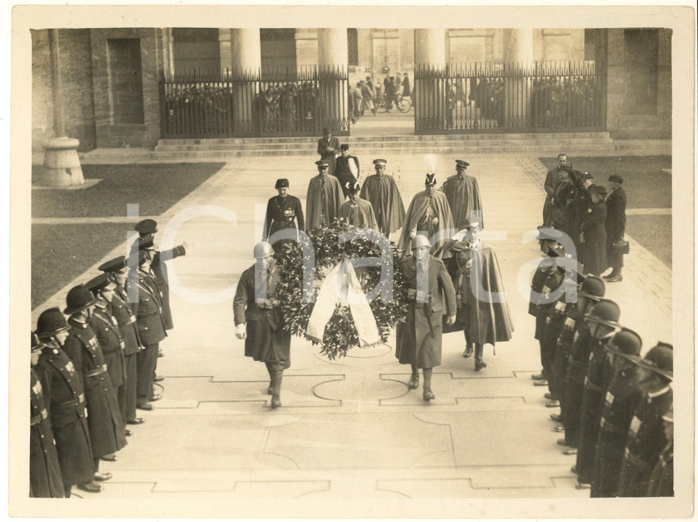 Fotografia d epoca originale 1936 MILANO Duca di Bergamo e Gen. ROSSI rendono omaggio ai Caduti  Foto 1