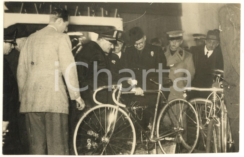 Fotografia d epoca originale 1940 MILANO Ministro Giuseppe GORLA inaugura XX Mostra Ciclo e Motociclo Foto 1