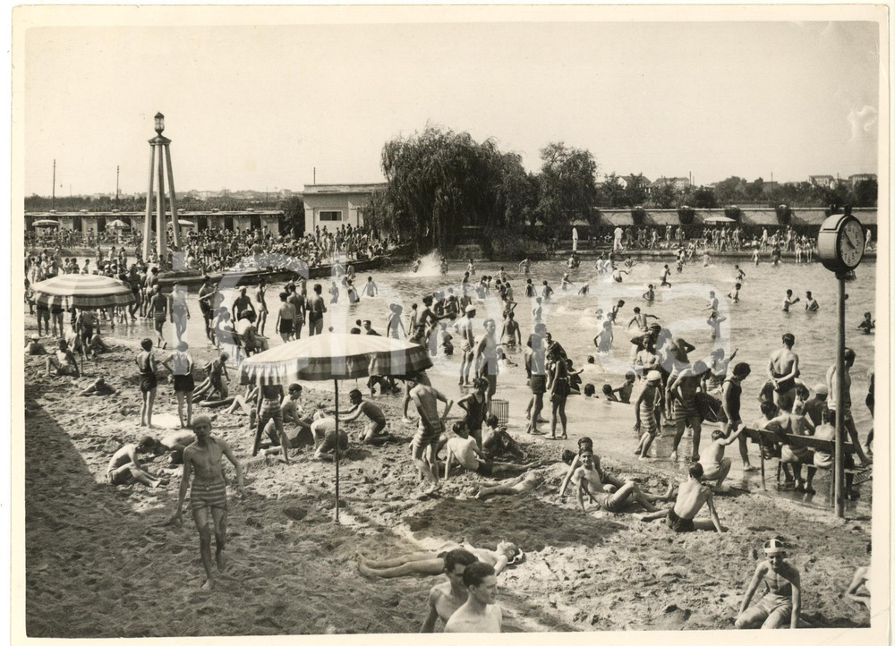Fotografia d epoca originale Luglio 1937 MILANO Nuova piscina del Lido gremita di bagnanti Foto 24x18 cm 1