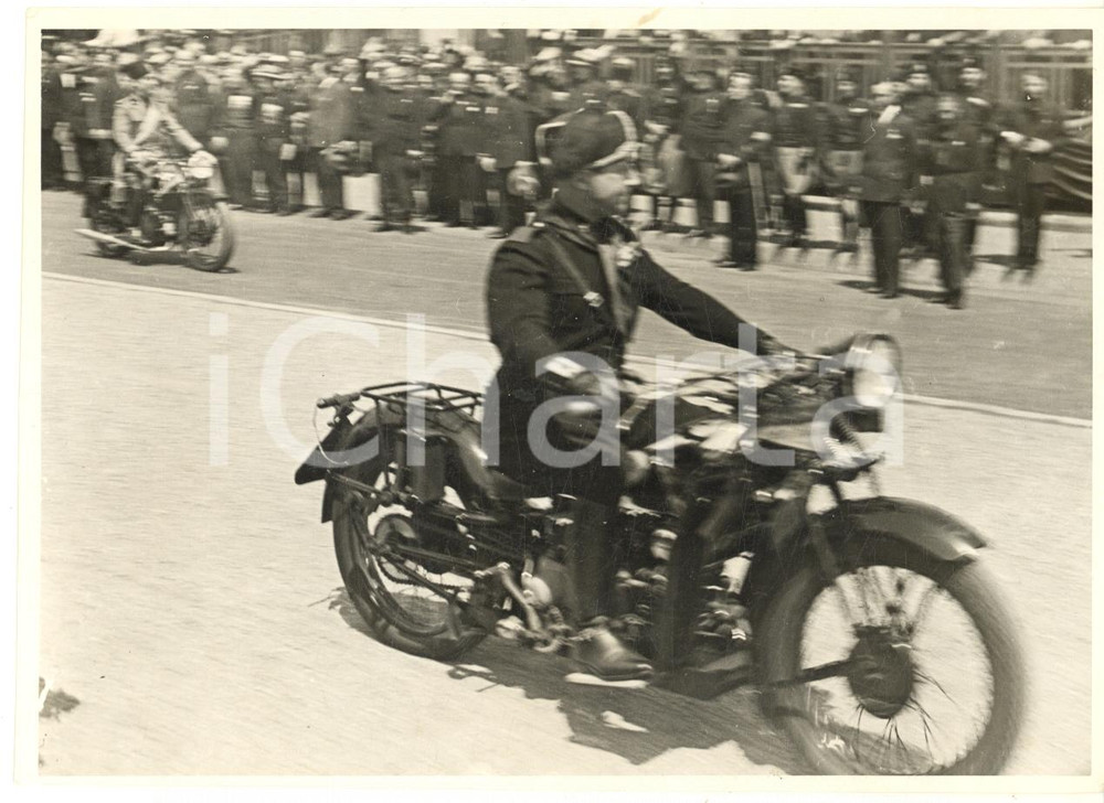 Fotografia d epoca originale 1933 MILANO Achille STARACE in moto passa in rassegna i fasci giovanili  Foto 1