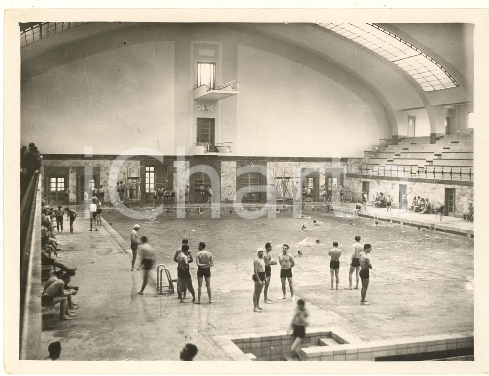 Fotografia d epoca originale 1937 ARCHITETTURA MILANO Nuova piscina COZZI  Bagnanti  Foto 24x18 cm 1