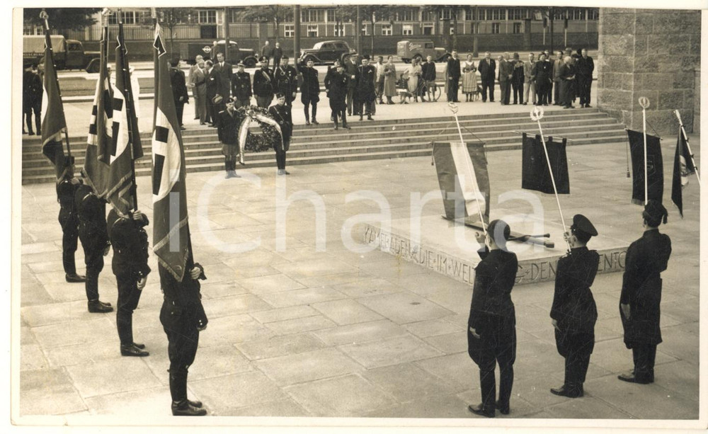 Fotografia d epoca originale 1939 BERLINO Omaggio dopolavoristi di Milano  Monumento ai Caduti SIEMENS Foto 1