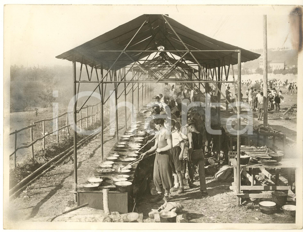 Fotografia d epoca originale 1930 ROMA  Campo Dux  Avanguardisti in cucina  Fotografia 24x18 cm 1