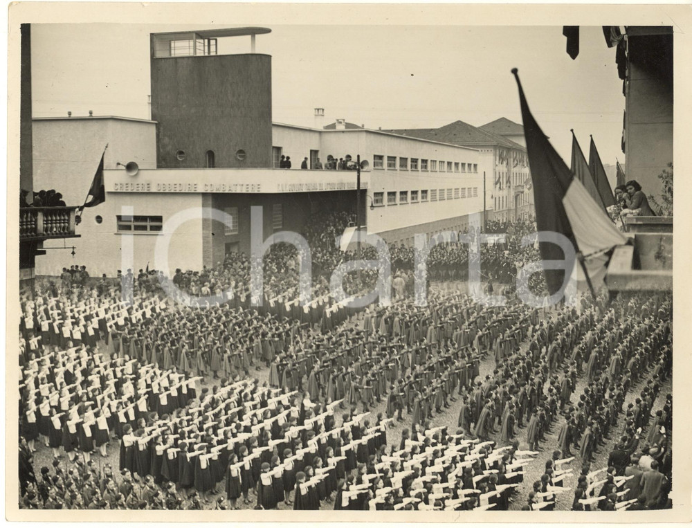 Fotografia d epoca originale 1938 MILANO Grande corteo della GIL presso il Cinema DELCROIX  Foto RARA 1