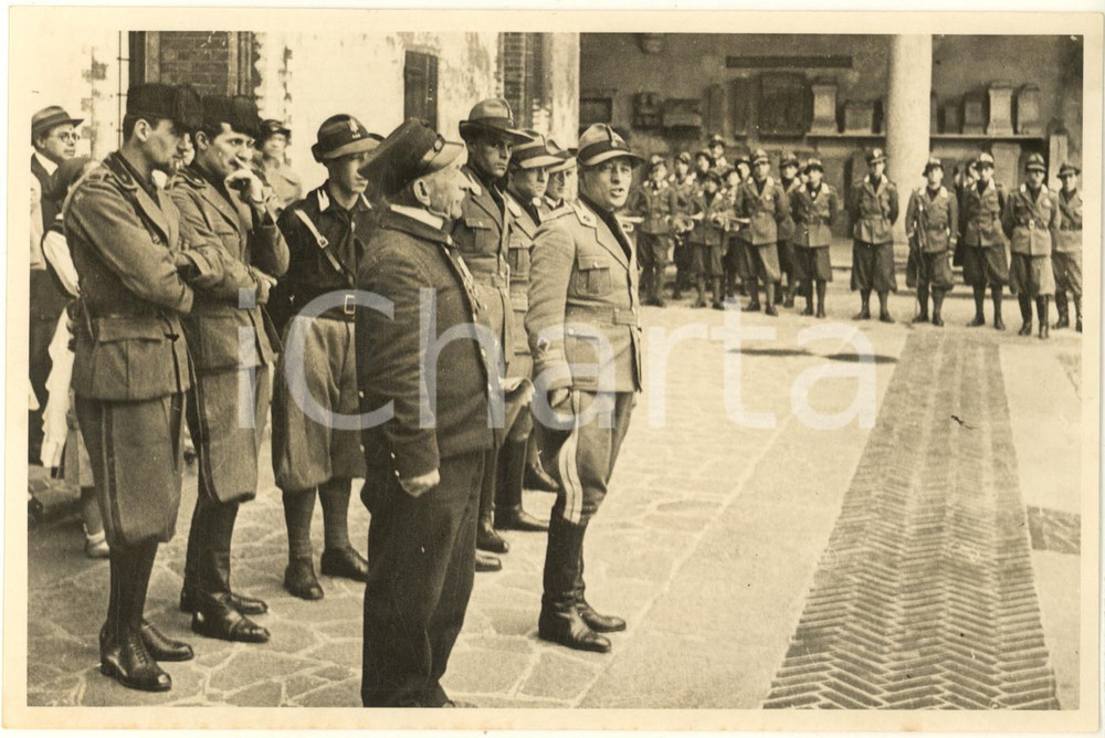 Fotografia d epoca originale 1935 MILANO Presidente provinciale ONB passa in rassegna avanguardisti Foto 1