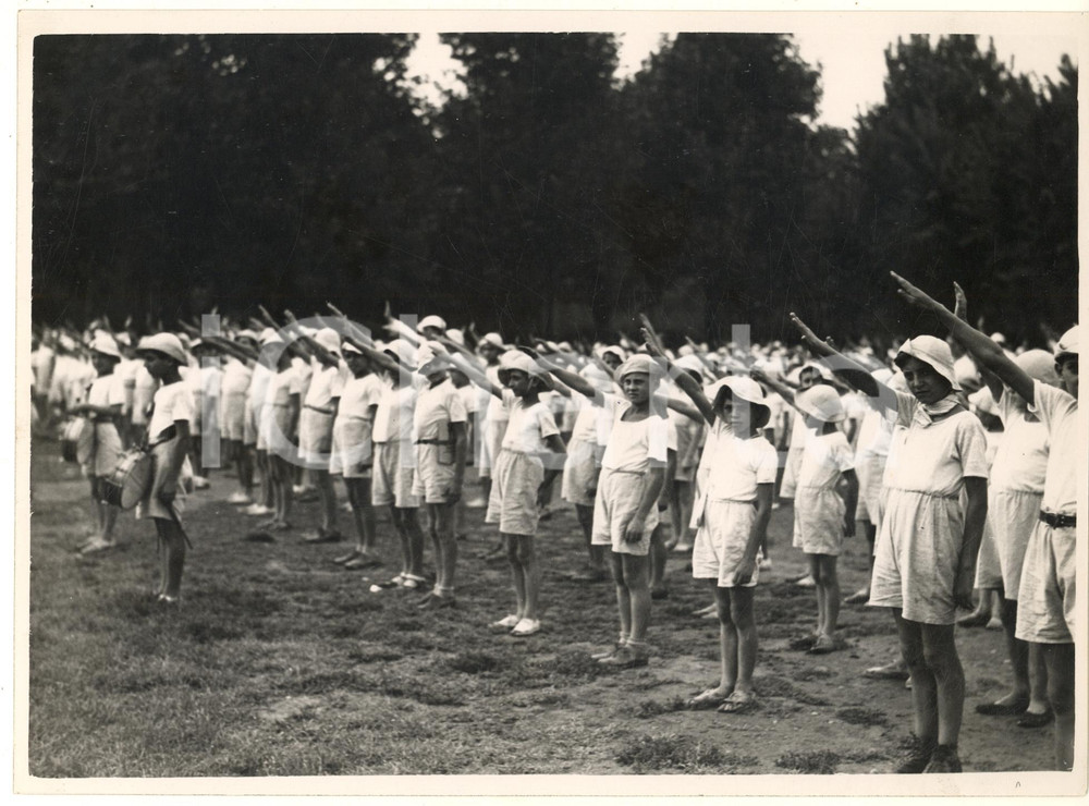 Fotografia d epoca originale 1934 MILANO Parco Ravizza  Cerimonia di chiusura colonie elioterapiche Foto 1