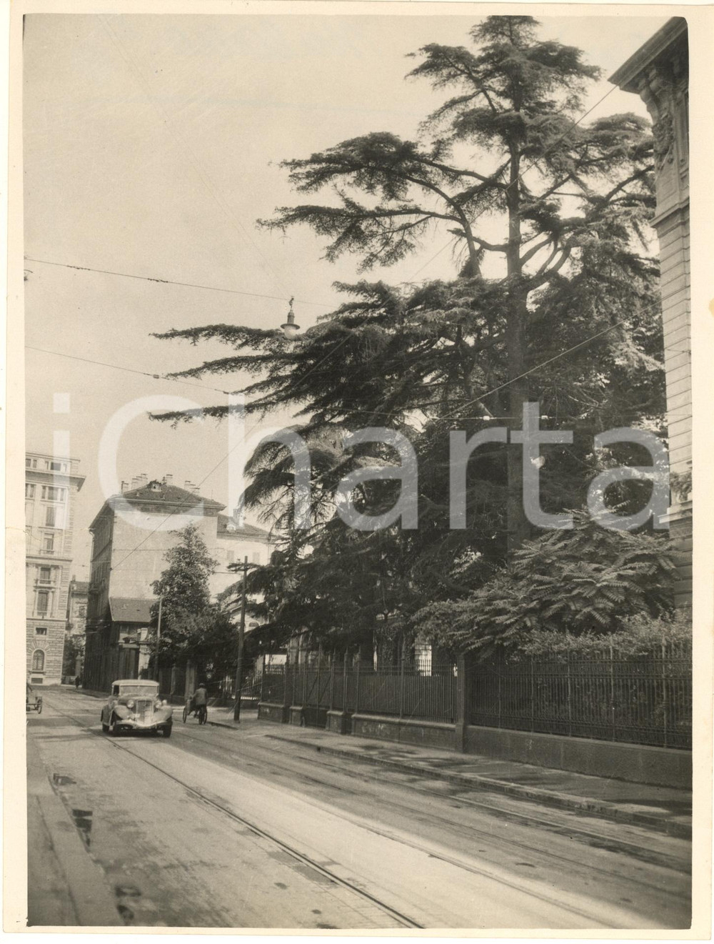 Fotografia d epoca originale 1936 MILANO via Montebello  Giardini della chiesa protestante Foto 18x24 cm 1