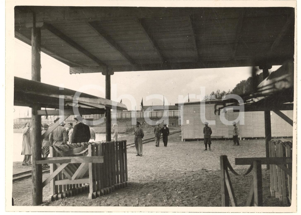 Fotografia d epoca originale 1934 MILANO IDROSCALO  Littoriali  Attesa per le gare di canottaggio Foto 1