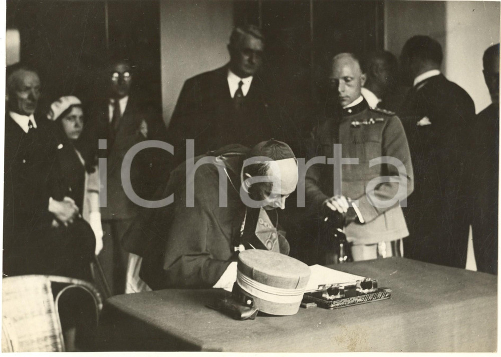 Fotografia d epoca originale 1932 MILANO Policlinico  Card. SCHUSTER Duca di Bergamo al nuovo padiglione 1