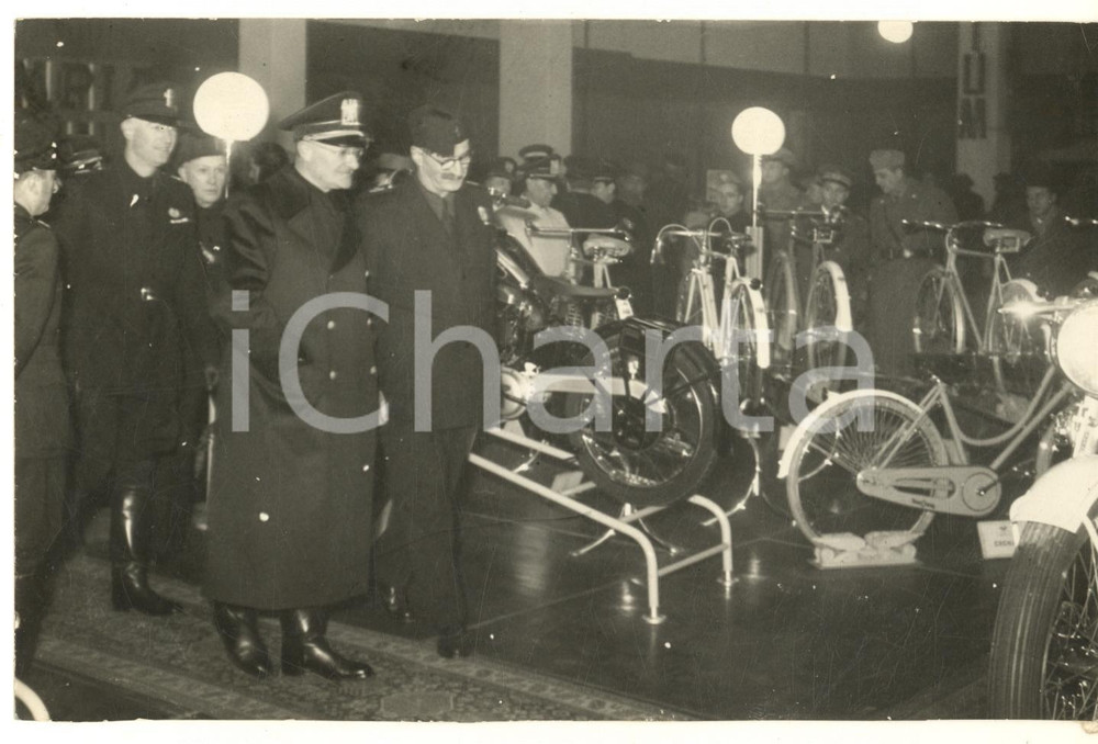 Fotografia d epoca originale 1940 MILANO Ministro Giuseppe GORLA inaugura XX Mostra Ciclo e Motociclo Foto 1