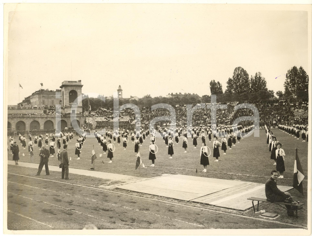 Fotografia d epoca originale 1938 MILANO ARENA Leva fascista e saggio ginnico femminile della GIL Foto 1