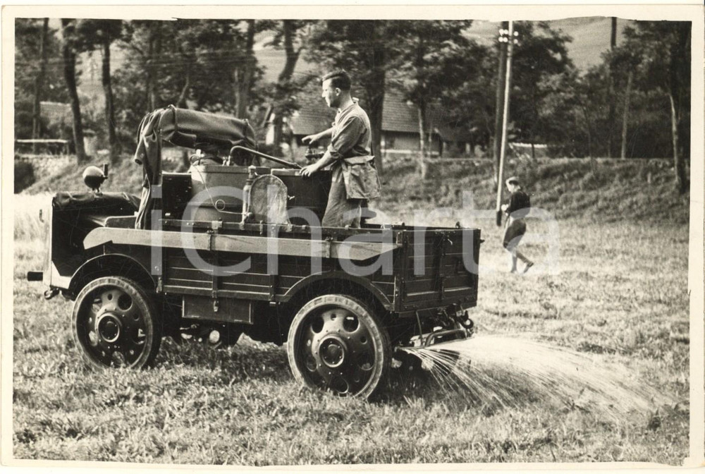 Fotografia d epoca originale 1940 ca ITALIA MVSN Miliziano alla guida di un autocarretta  Foto 18x13 cm 1