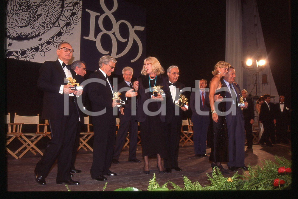 Fotografia d epoca originale 1995 FESTIVAL VENEZIA Alberto SORDI Monica VITTI LEONE ORO 35mm VINTAGE SLIDE 3 1