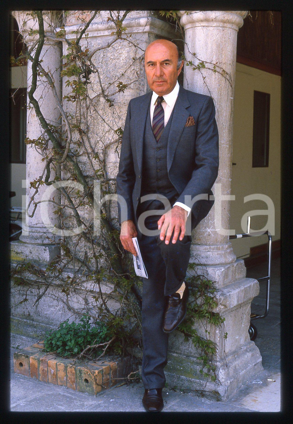 Fotografia d epoca originale 1990 ca MODA  Beppe MODENESE Ritratto del dirigente 35mm VINTAGE SLIDE 10 1