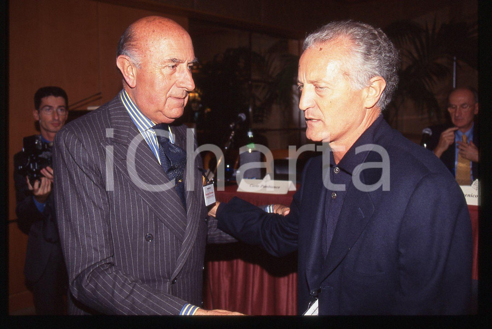 Fotografia d epoca originale 1990 ca MODA  Beppe MODENESE e Santo VERSACE 35mm VINTAGE SLIDE 1