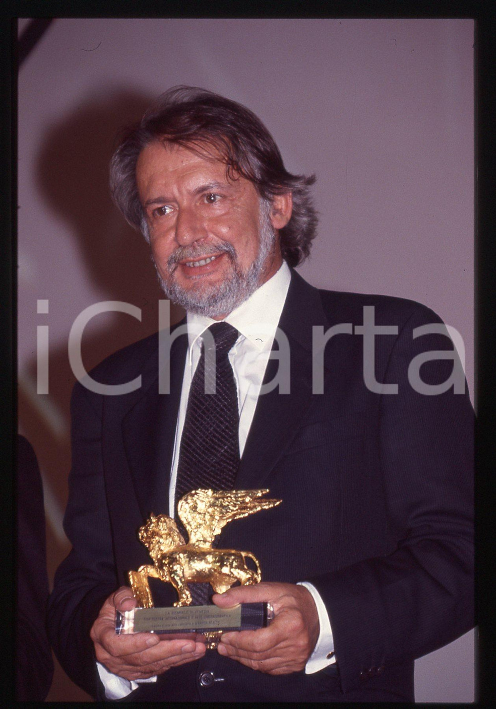 Fotografia d epoca originale 1998 FESTIVAL VENEZIA  Felice LAUDADIO presentatore evento 35mm VINTAGE SLIDE 1