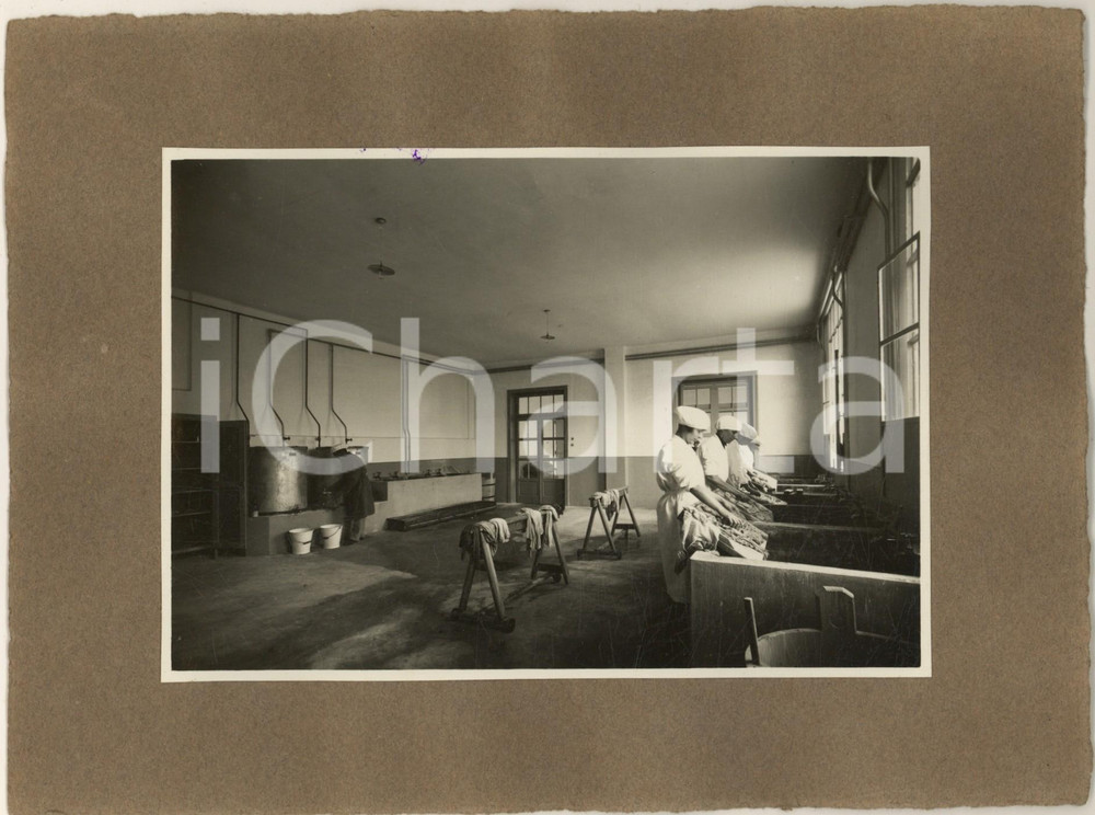 Fotografia d epoca originale 1931 COSTUME ITALIA  Lavanderia  Operaie al lavoro  Foto 24x18 cm 1