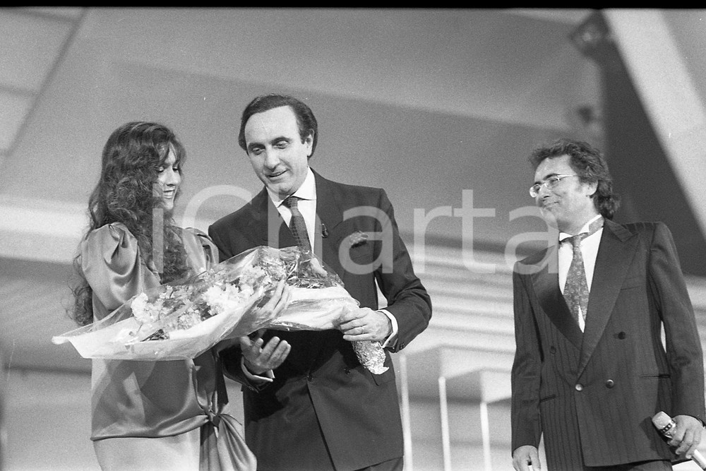Fotografia d epoca originale 35mm NEGATIVO ORIGINALE  1987 SANREMO Pippo BAUDO omaggia Romina POWER ALBANO 3 1