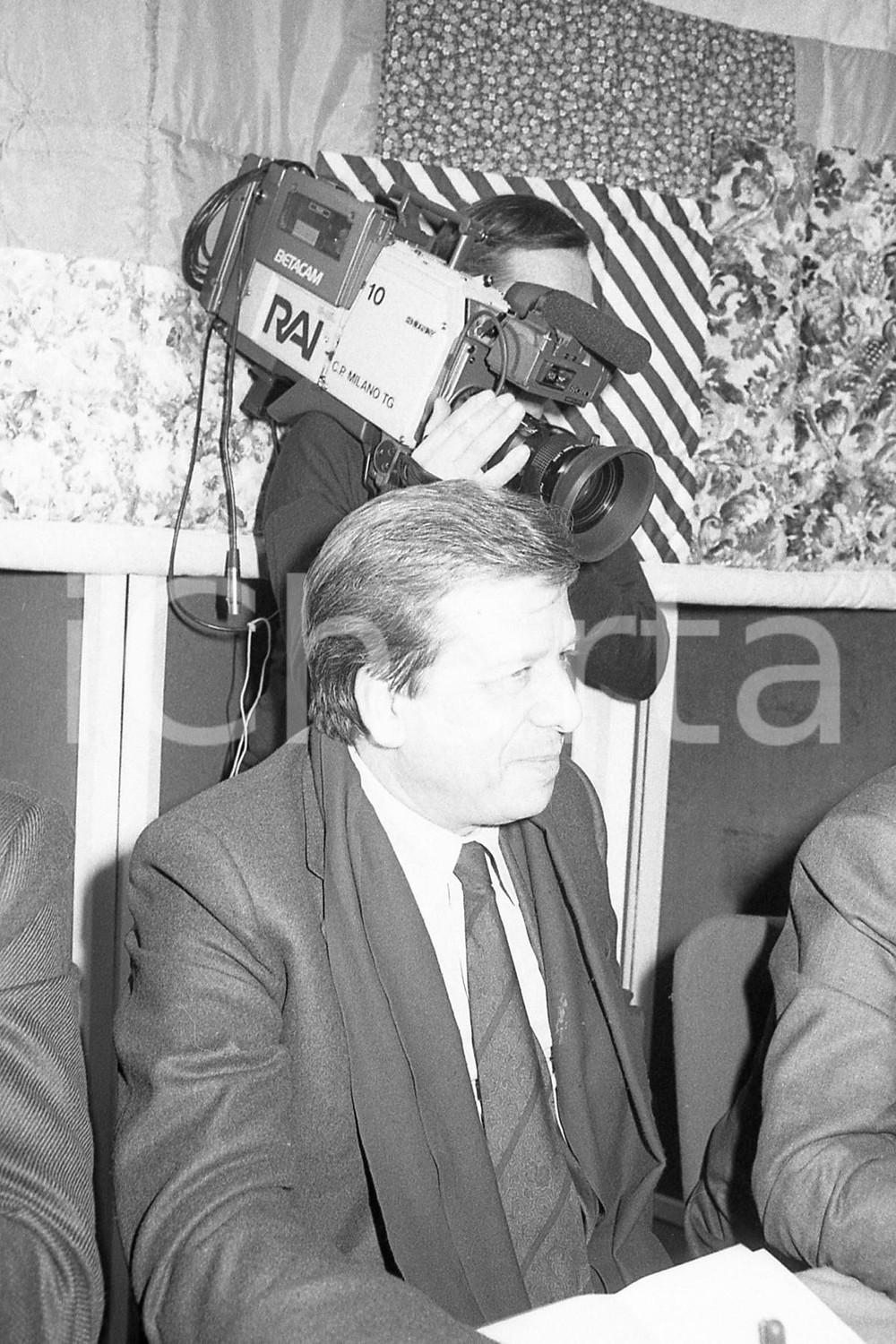 Fotografia d epoca originale 35mm NEGATIVO ORIGINALE 1987 RAI PORTOBELLO Pio DE BERTI incontra la stampa 2 1