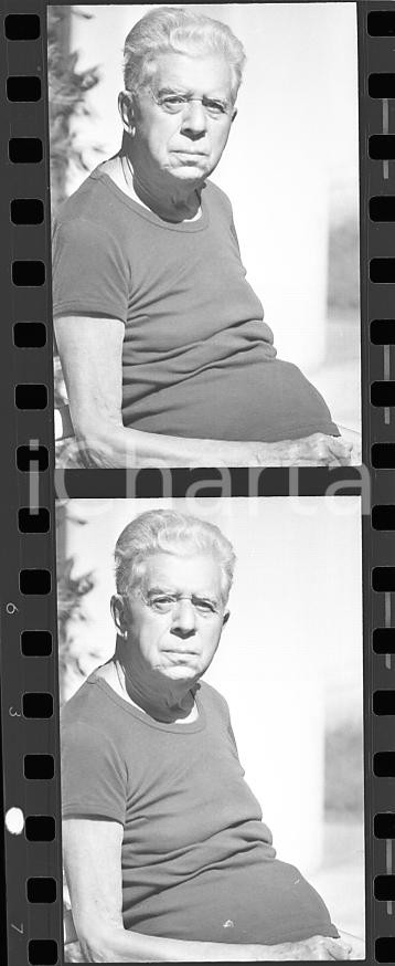 Fotografia d epoca originale 35mm LOTTO 2 NEGATIVI  1975 VIAREGGIO Eugenio MONTALE Ritratto del Premio Nobel 1