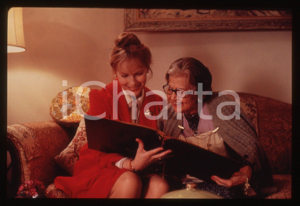 Fotografia d epoca originale 1989 NEW YORK STORIES Mia FARROW e Mae QUESTEL in scena film 35mm VINTAGE SLIDE 1