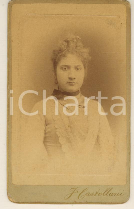 Fotografia d epoca originale 1890 ca ALESSANDRIA Giovane donna in abito chiaro  Foto Federico CASTELLANI CDV 1