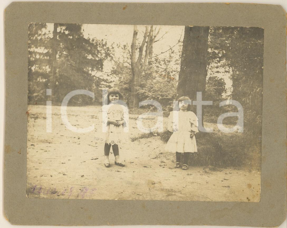 Fotografia d epoca originale 1900 ca LOMBARDIA Due sorelle bambine nel bosco  Ritratto Foto 14x11 cm 1