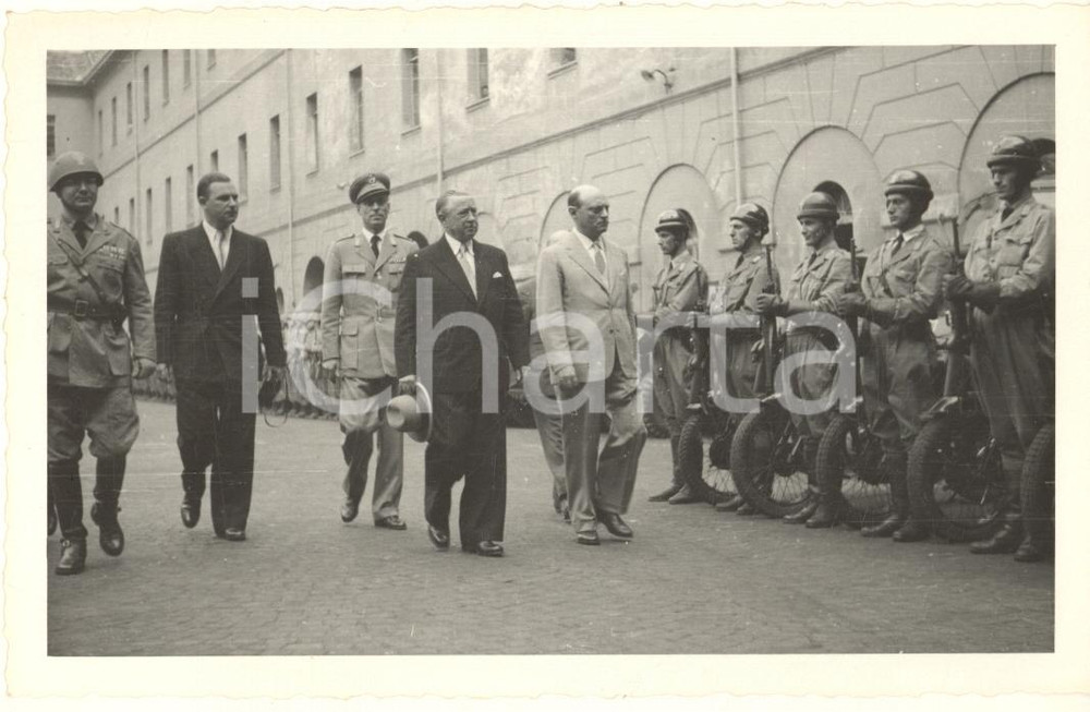 Fotografia d epoca originale 1950ca MILANO Ministro Randolfo PACCIARDI Caserma Garibaldi Foto agenzia 14x9 2 1