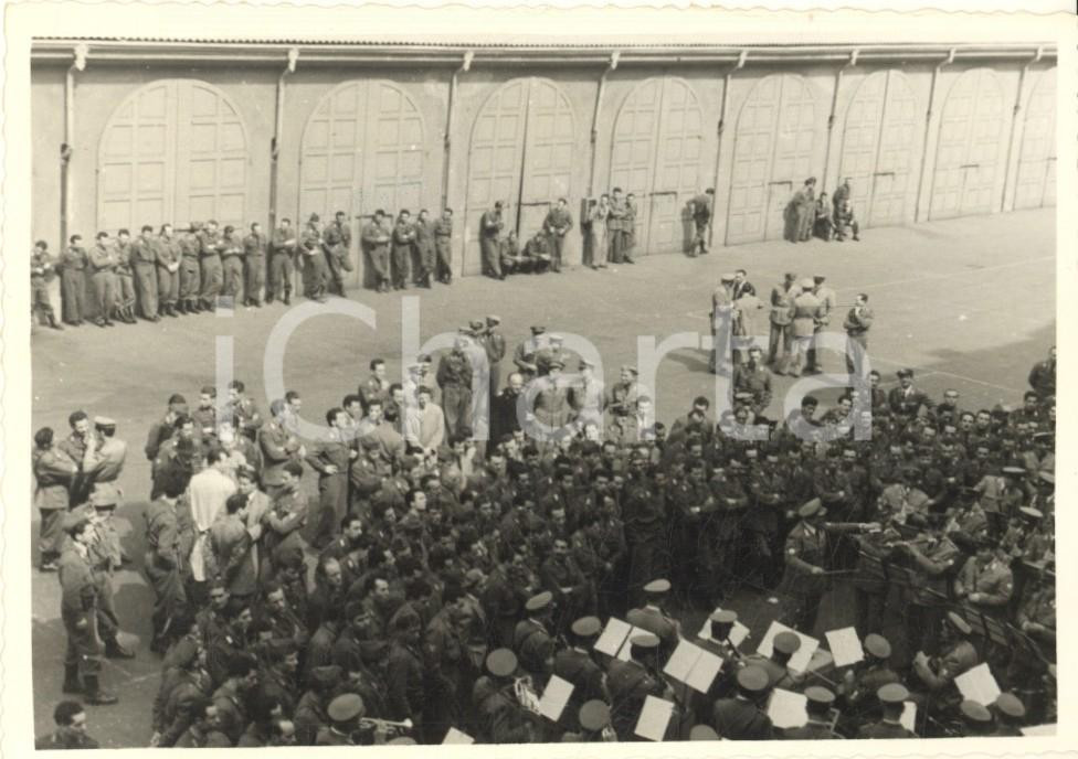 Fotografia d epoca originale 1950 ca MILANO Caserma Garibaldi  Banda musicale  Foto agenzia 12x9 cm 3 1