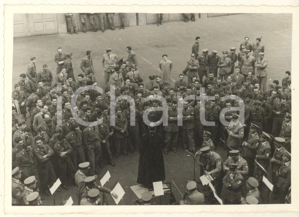 Fotografia d epoca originale 1950 ca MILANO Caserma Garibaldi  Banda musicale  Foto agenzia 12x9 cm 1 1