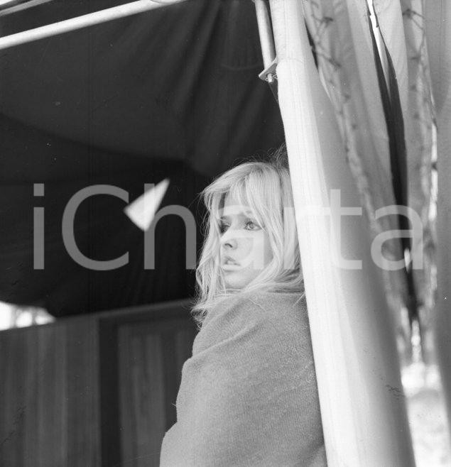 Fotografia d epoca originale 1967 VENEZIA Ewa AULIN ritratta al Lido NEGATIVO ORIGINALE 1