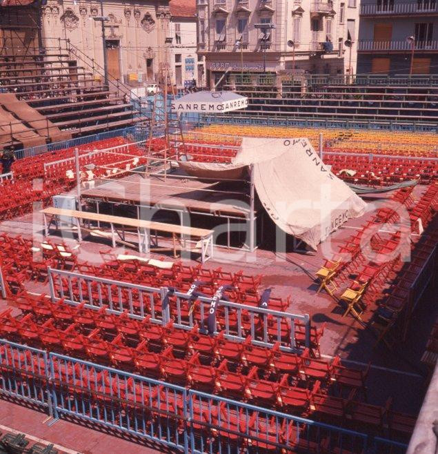 Fotografia d epoca originale 1963 SANREMO PUGILATO Piazza Colombo  Montaggio del ring POSITIVO ORIGINALE 1
