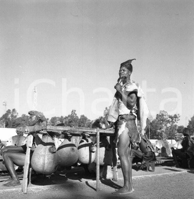 Fotografia d epoca originale 1965 ca MAPUTO MOZAMBICO  Strumenti musici popolo Chopi NEGATIVO ORIGINALE 4 1