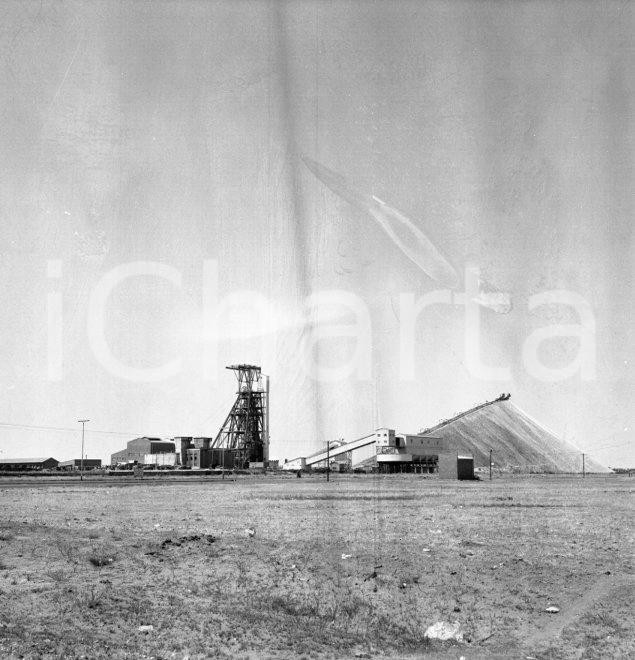 Fotografia d epoca originale 1965 ca WELCOM SOUTH AFRICA Gold rush miner NEGATIVO ORIGINALE 1