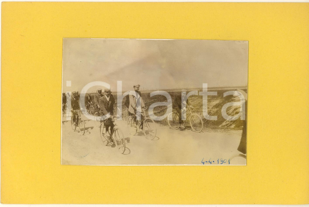 Fotografia d epoca originale 1901 POLESINE Gruppo in bicicletta  Ritratto  Fotografia 18x12 cm 1