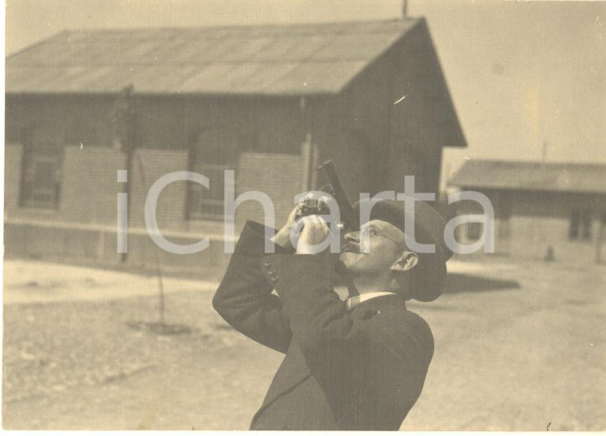 Fotografia d epoca originale 1925 ca ITALIA Area militare  Uomo in osservazione Fotografia anonima 11x8 cm 1
