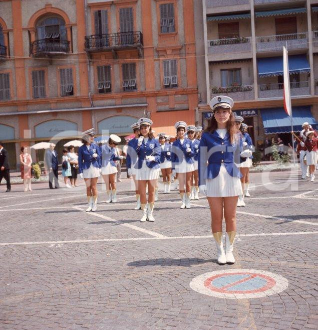 Fotografia d epoca originale 1960ca VENTIMIGLIA Piazza della Libertà Battaglia dei Fiori POSITIVO ORIGINALE 3 1