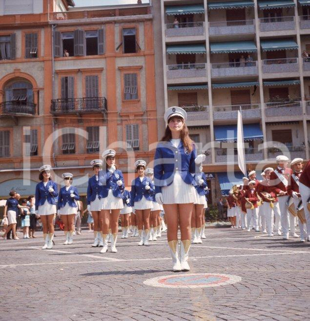 Fotografia d epoca originale 1960ca VENTIMIGLIA Piazza della Libertà Battaglia dei Fiori POSITIVO ORIGINALE 4 1