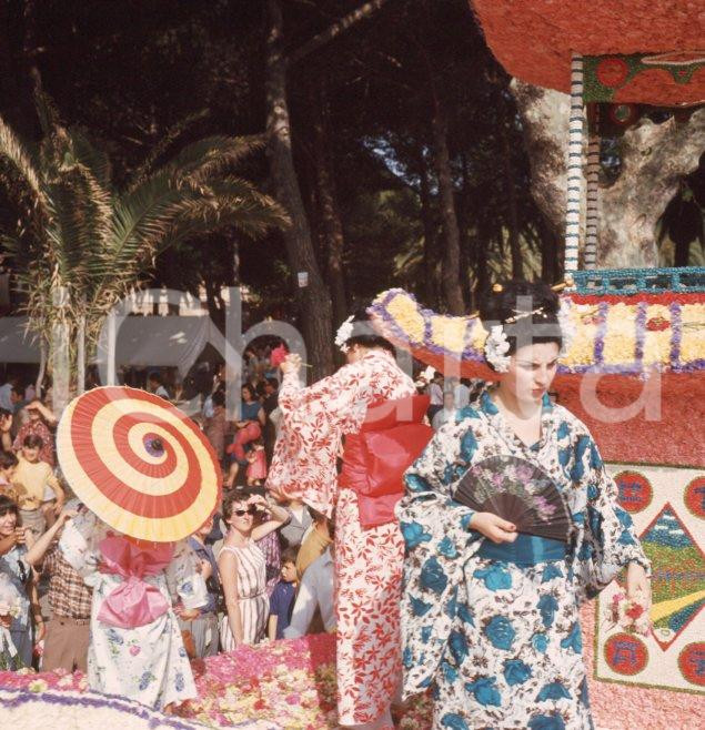 Fotografia d epoca originale 1960ca VENTIMIGLIA Piazza della Libertà Battaglia dei Fiori POSITIVO ORIGINALE 7 1