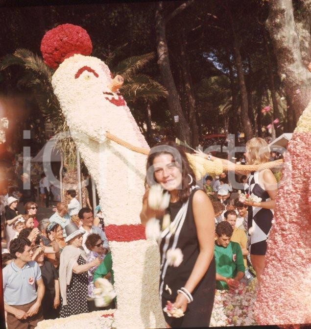 Fotografia d epoca originale 1960ca VENTIMIGLIA Piazza della Libertà Battaglia dei Fiori POSITIVO ORIGINALE 9 1