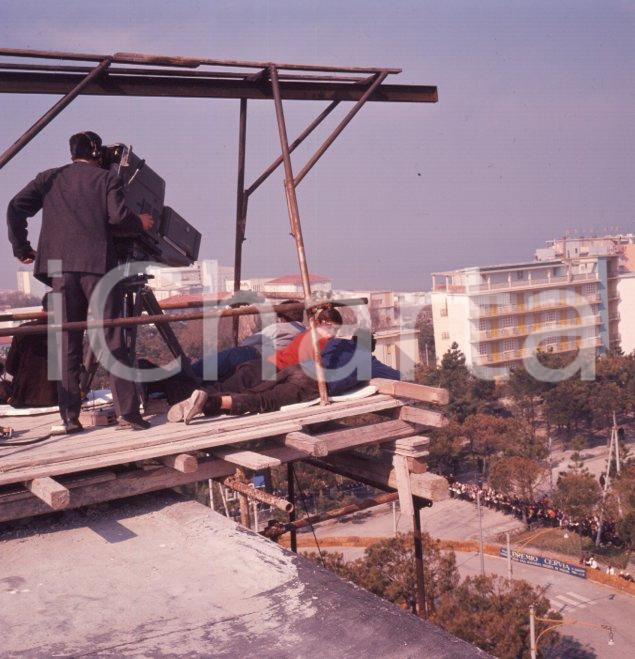 Fotografia d epoca originale 1965ca MILANO MARITTIMA RA TV al circuito motociclistico POSITIVO ORIGINALE 1
