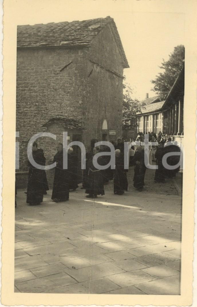 Fotografia d epoca originale 1960 ca Santuario della VERNA  Processione frati francescani Foto 9x14 cm 1